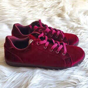 Marc Ecko Unlimited Girl's Wine Red Lace Up Velour Sneaker SZ 4